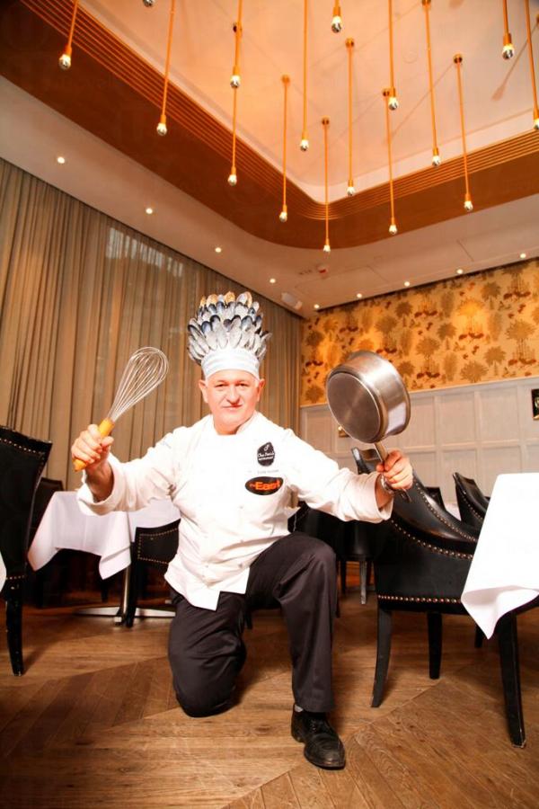 The East 復活華麗「炫帽」曲